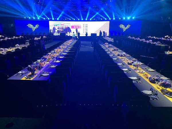專業舞臺設備租賃搭建服務，打造企業年會的精彩瞬間